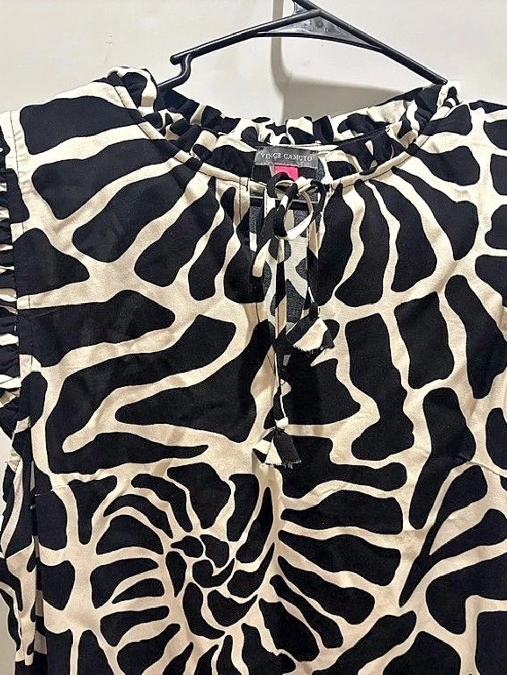 Vince Camuto Abstract Ruffle Sleeve Blouse Black & Cream Medium